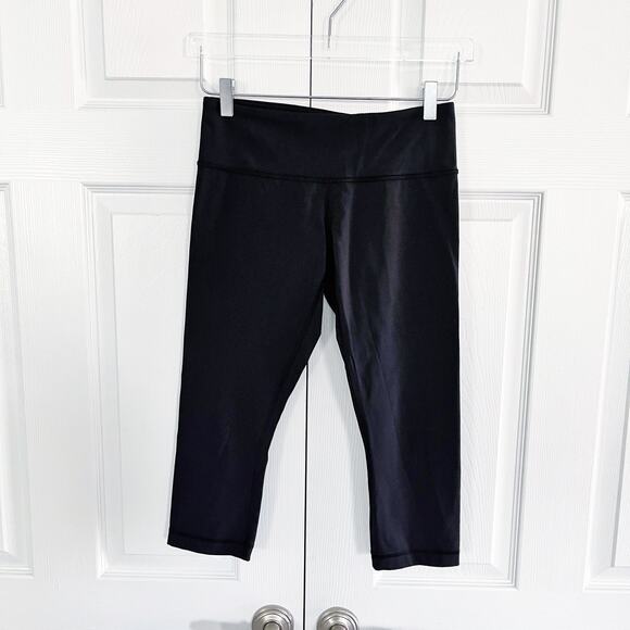 Lululemon Black Wunder Under Crop - Picture 1 of 7